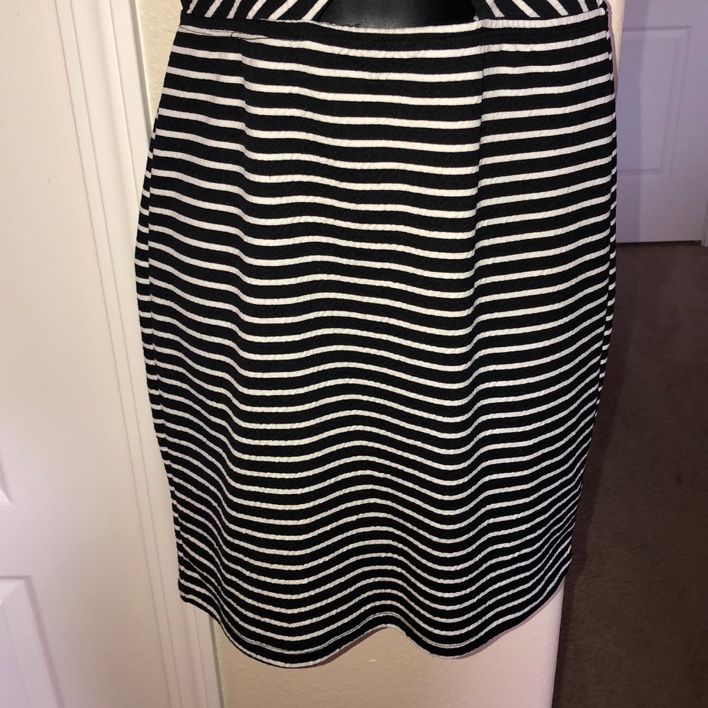 Black & White Striped Bodycon Dress - Picture 3 of 7